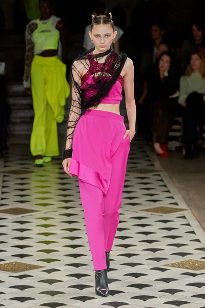 Look 38